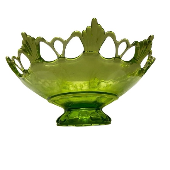 Vtg Westmoreland Green Glass Rung and Petal Open Lace Pedestal Bowl. Pre owned - Picture 2 of 4